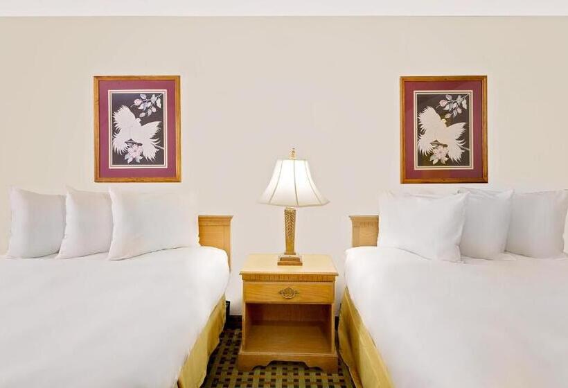 호텔 Silver Queen Inn