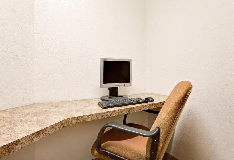 호텔 Silver Queen Inn