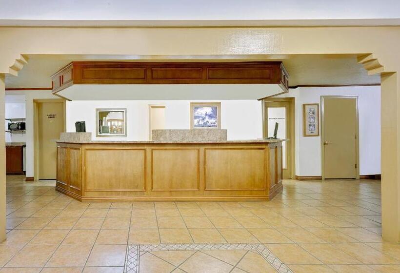 호텔 Silver Queen Inn