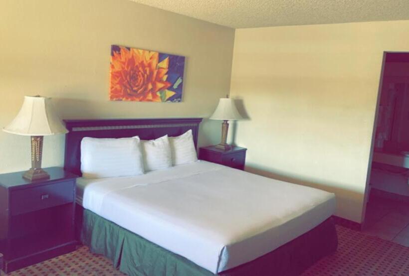 호텔 Silver Queen Inn