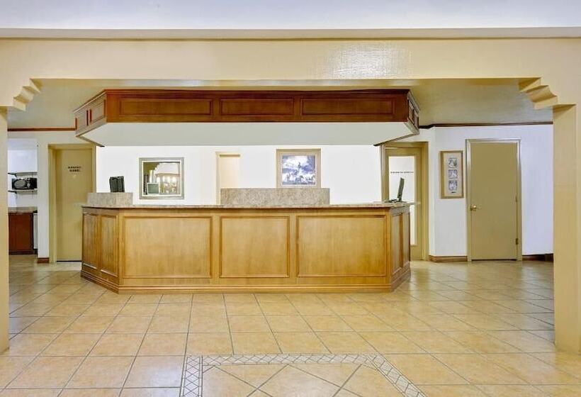 호텔 Silver Queen Inn