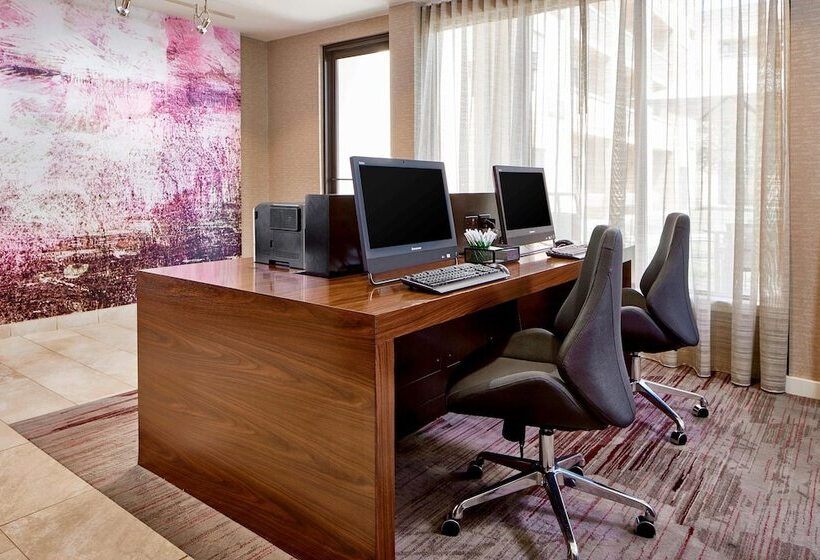 هتل Sonesta Select Raleigh Durham Airport Morrisville