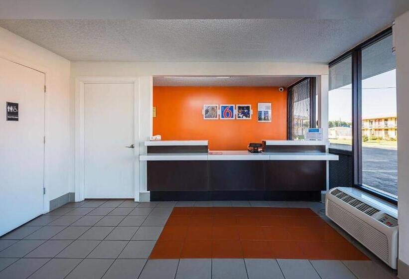 هتل Studio 6 Suites Perry, Ga