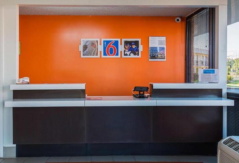 هتل Studio 6 Suites Perry, Ga