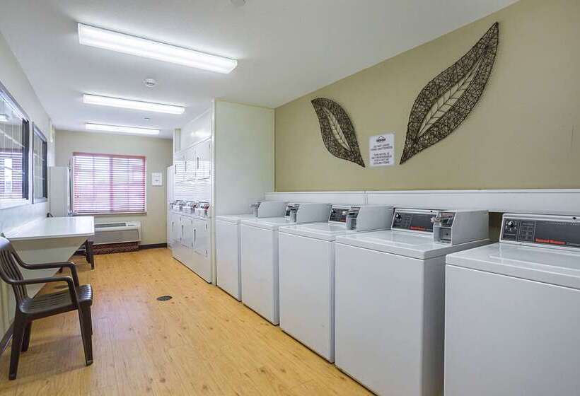 فندق Suburban Studios Clarksvillelouisville North