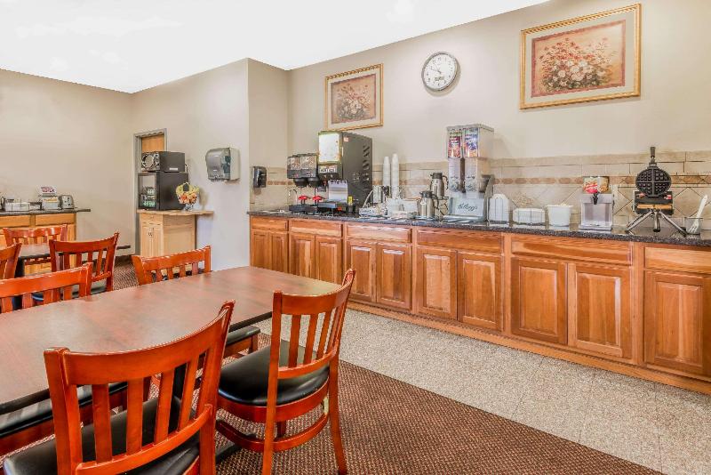 בית מלון כפרי Super 8 By Wyndham Salina