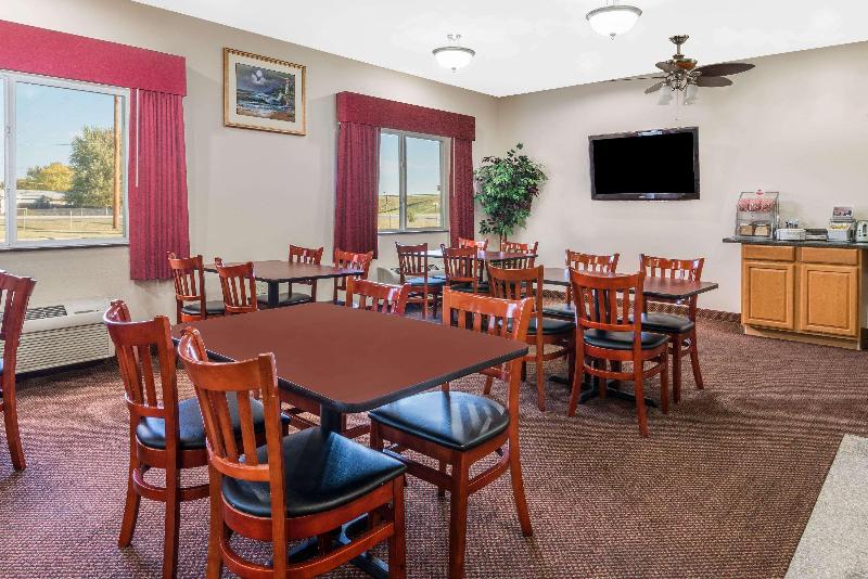 هتل Super 8 By Wyndham Salina