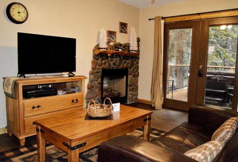 Отель The Inn On Fall River & Fall River Cabins