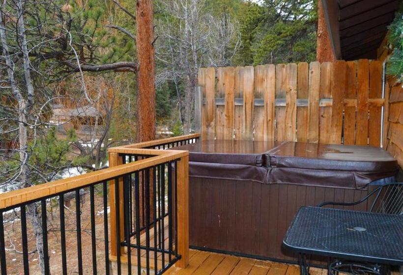 Отель The Inn On Fall River & Fall River Cabins