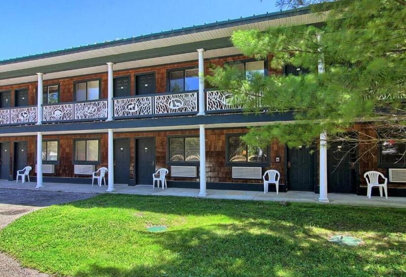 בית מלון כפרי The Legend Cottage Inn