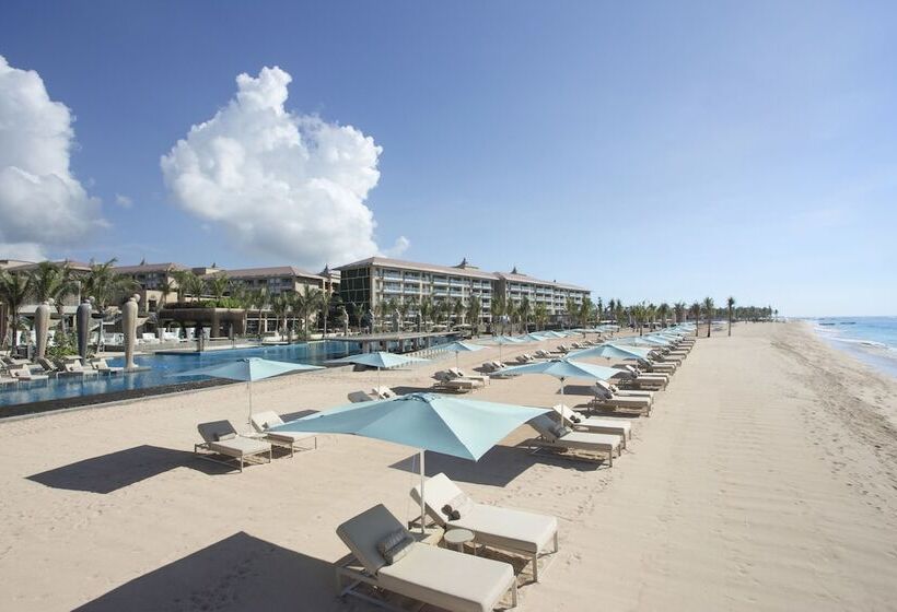 Отель The Mulia Bali