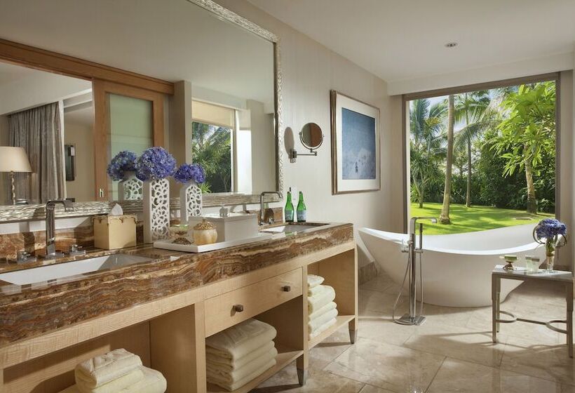 Отель The Mulia Bali