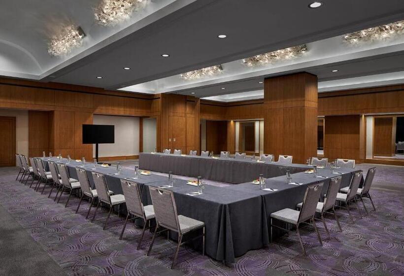 فندق The Opus Westchester, Autograph Collection