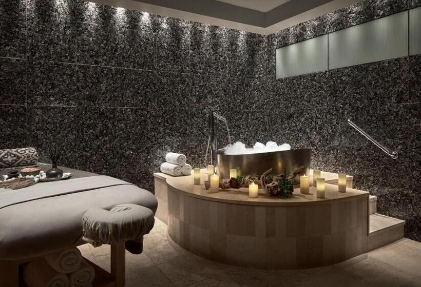 فندق The Opus Westchester, Autograph Collection