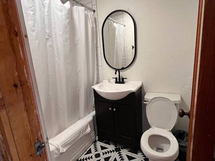 فندق The Spruce Lodge