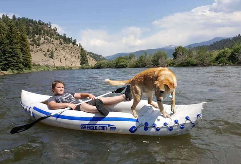 فندق The Spruce Lodge