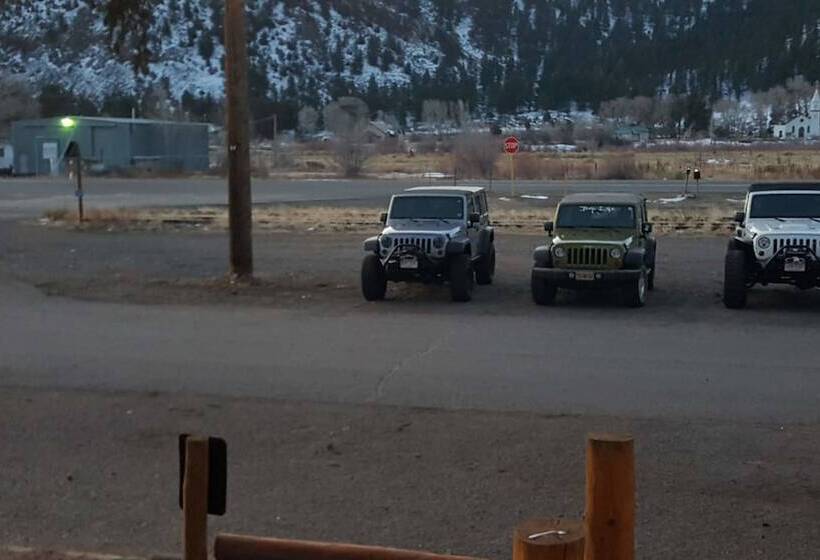 فندق The Spruce Lodge