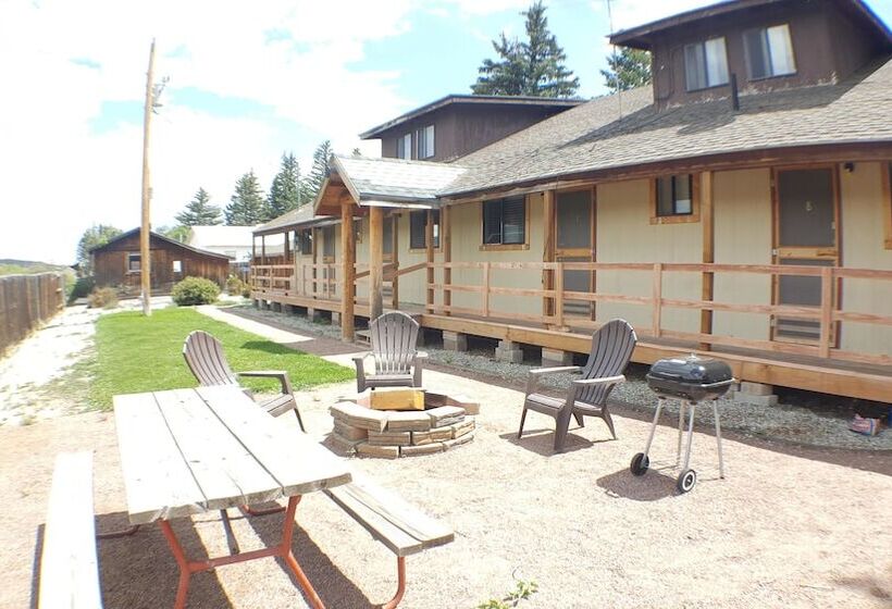 فندق The Spruce Lodge