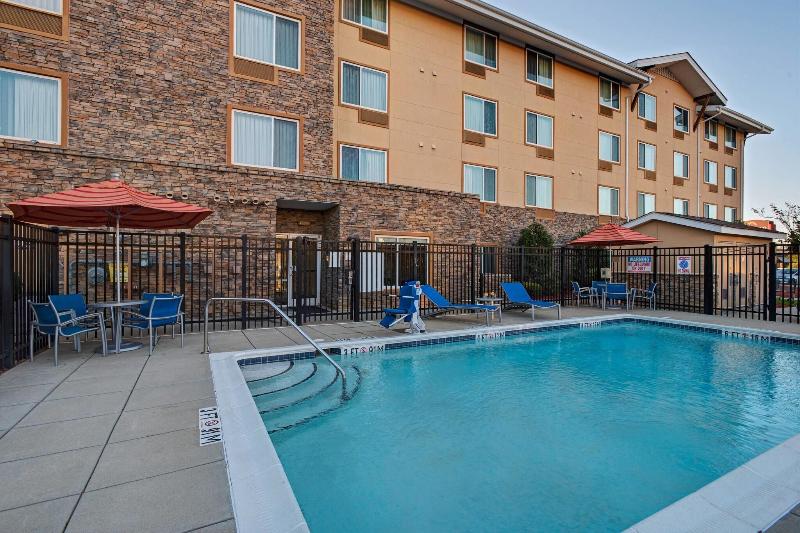 فندق Towneplace Suites Fayetteville Cross Creek