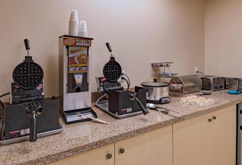 فندق Towneplace Suites Fayetteville Cross Creek