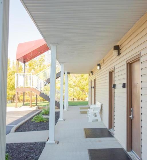 فندق West Bank Inn