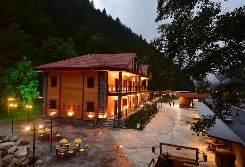 ホテル Inan Kardesler