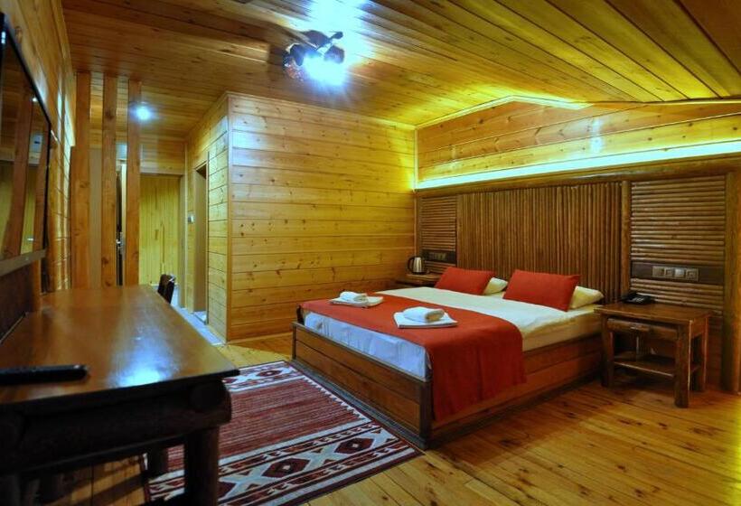 ホテル Inan Kardesler