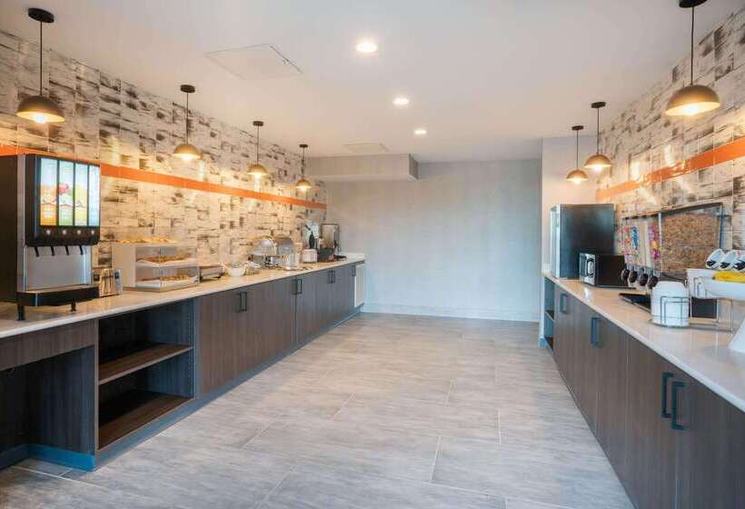 La Quinta By Wyndham Montgomery