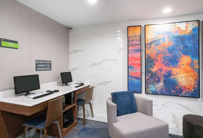 La Quinta By Wyndham Montgomery