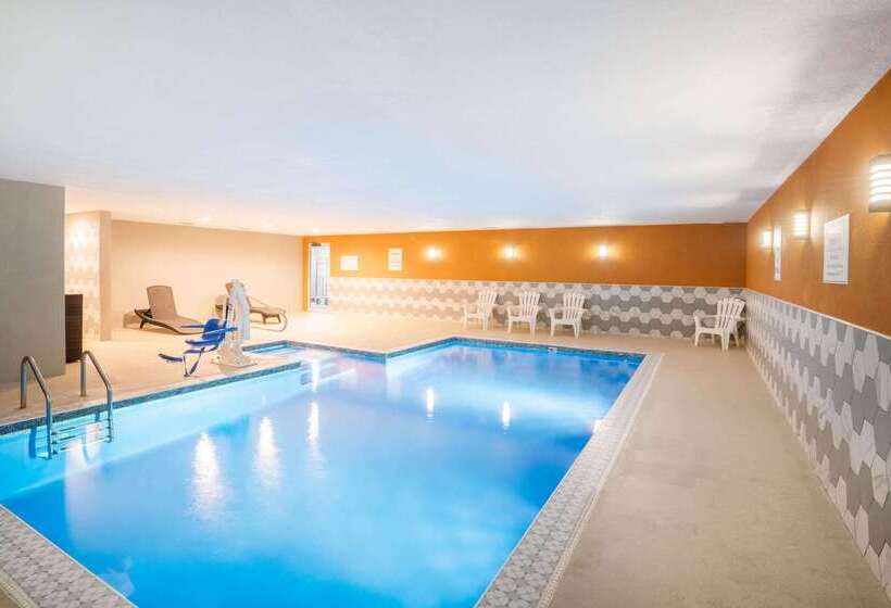 La Quinta By Wyndham Montgomery