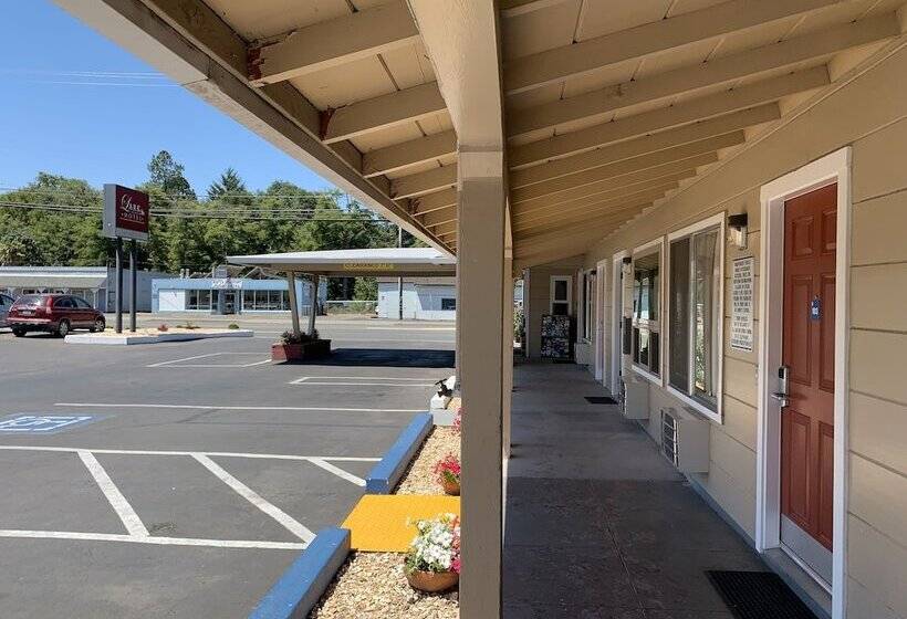 Lark Motel Willits