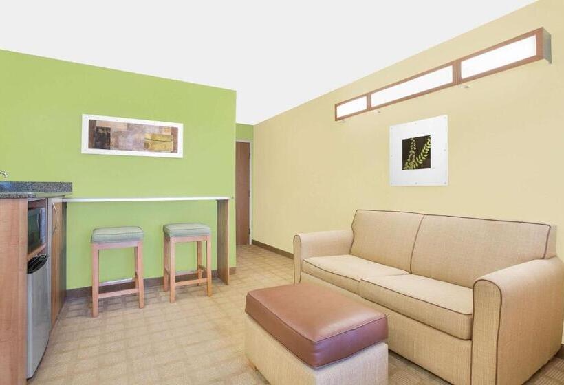 Microtel Inn & Suites By Wyndham Tuscumbia/muscle Shoals