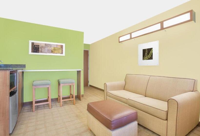 Microtel Inn & Suites By Wyndham Tuscumbia/muscle Shoals