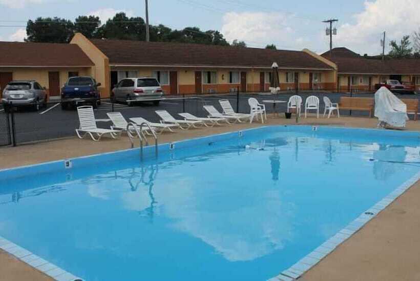 فندق على الطريق Andrew Johnson Inn