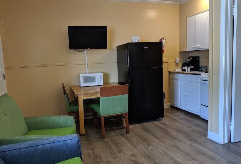 فندق على الطريق Colonial Inn