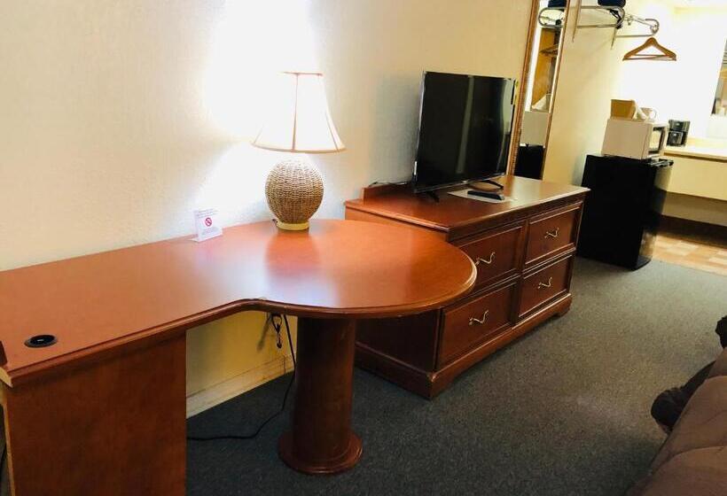 فندق على الطريق Ozark Inn & Suites