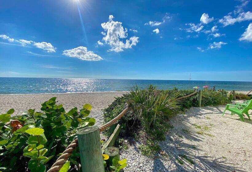 منتجع The Pearl Beach Inn