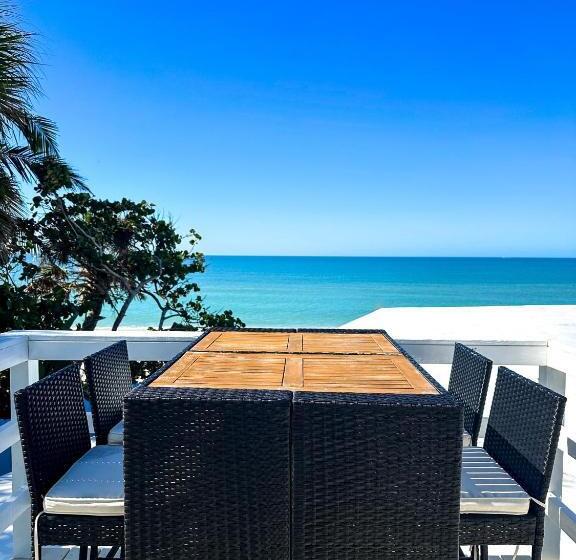 منتجع The Pearl Beach Inn