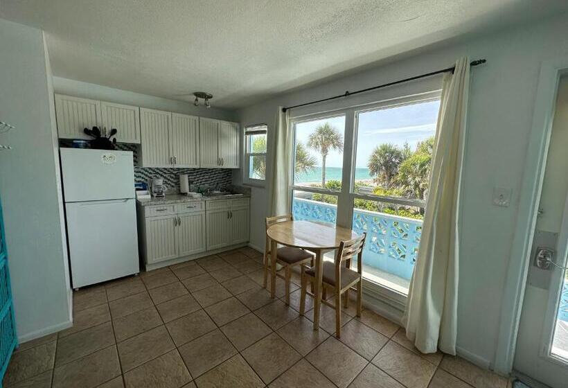 منتجع The Pearl Beach Inn