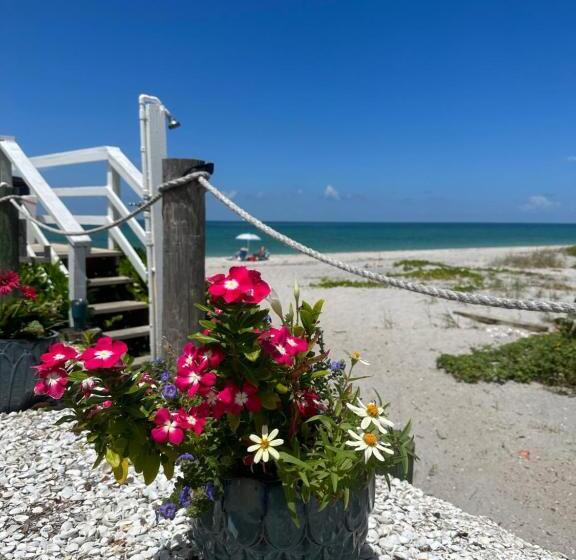 منتجع The Pearl Beach Inn