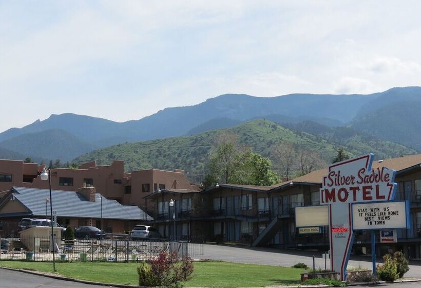 Silver Saddle Motel