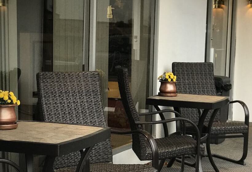 Lewis & Clark Motel   Bozeman