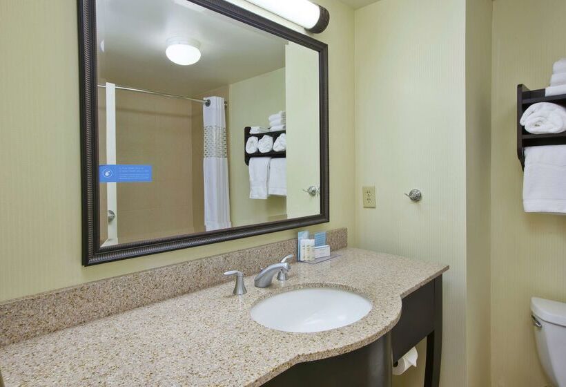 Hampton Inn & Suites Plattsburgh