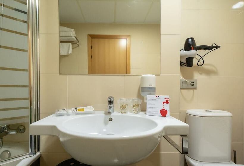 هتل Abades Via Norte