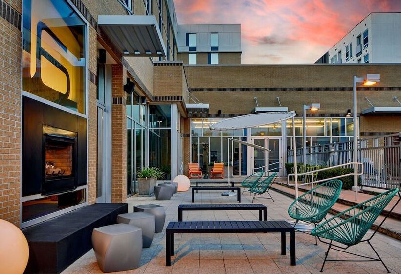 בית מלון כפרי Aloft Austin At The Domain