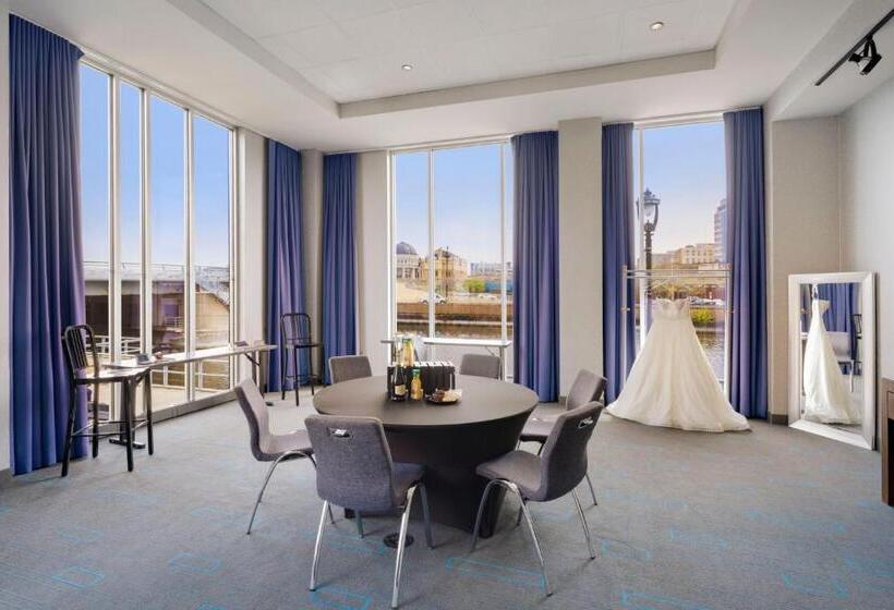 Aloft Hotel Milwaukee Downtown