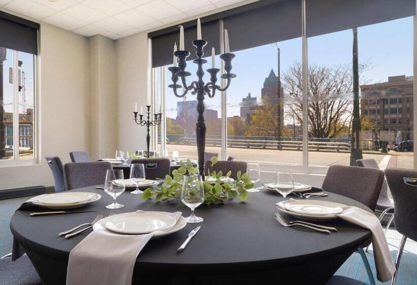 Aloft Hotel Milwaukee Downtown