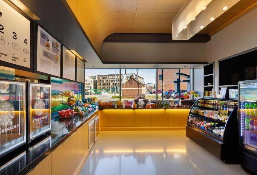 Aloft Hotel Milwaukee Downtown