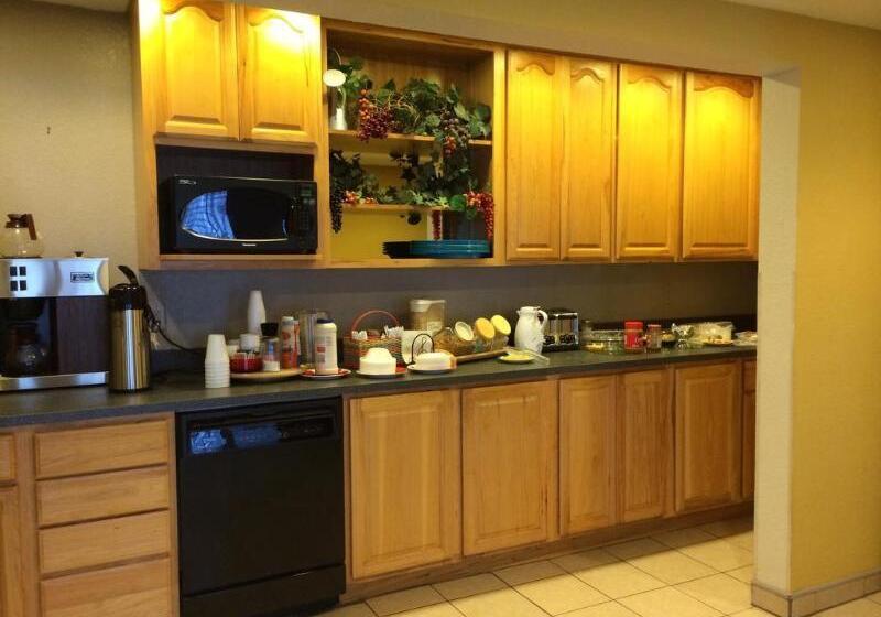 فندق Americas Best Value Inn & Suites Bluffton