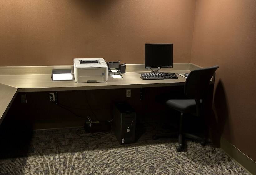 호텔 Spark By Hilton Artesia